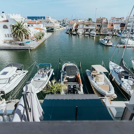 Welcs 184 Emp En El Canal * Empuriabrava