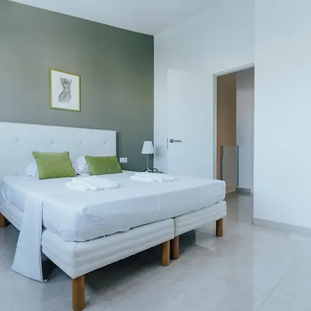 Welcs 184 Emp En El Canal * Empuriabrava